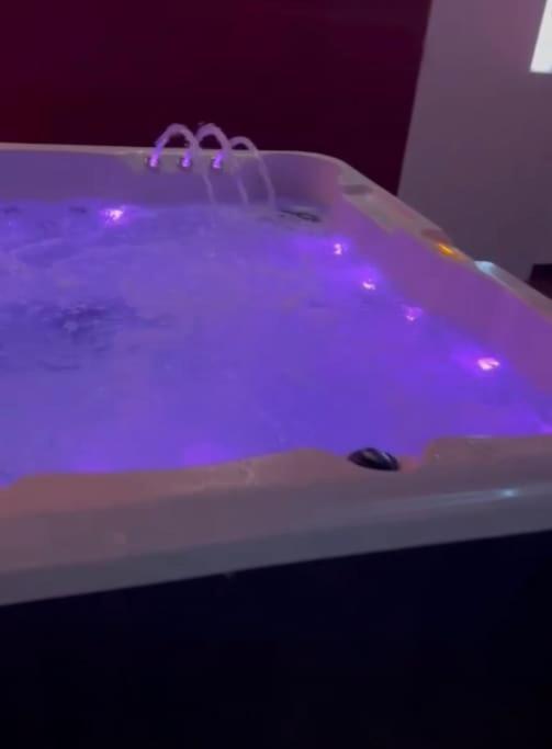 The Exclusive Jacuzzi Apartment Birmingham Exterior foto
