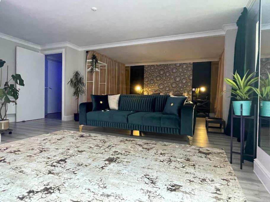 The Exclusive Jacuzzi Apartment Birmingham Exterior foto