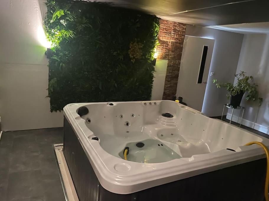The Exclusive Jacuzzi Apartment Birmingham Exterior foto