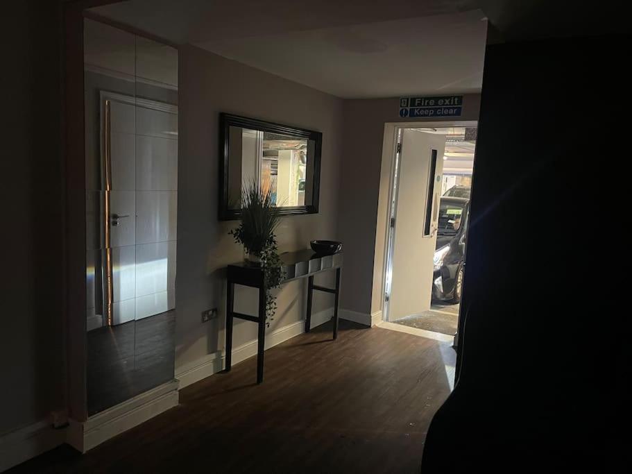 The Exclusive Jacuzzi Apartment Birmingham Exterior foto