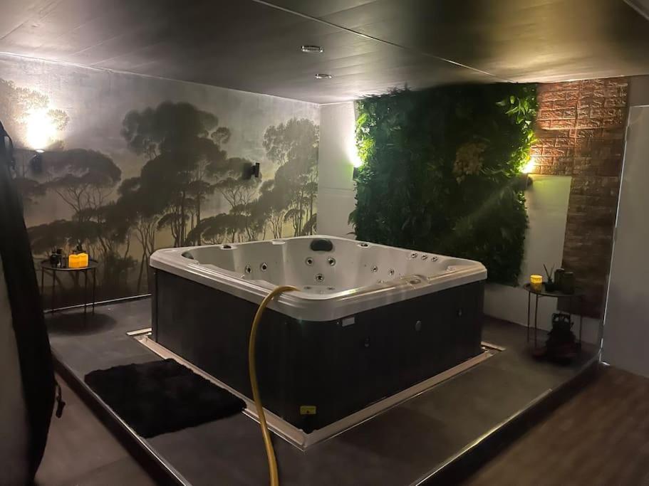 The Exclusive Jacuzzi Apartment Birmingham Exterior foto
