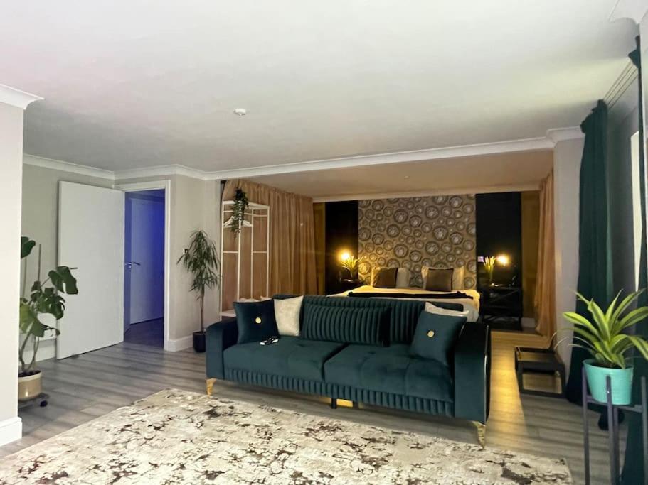 The Exclusive Jacuzzi Apartment Birmingham Exterior foto